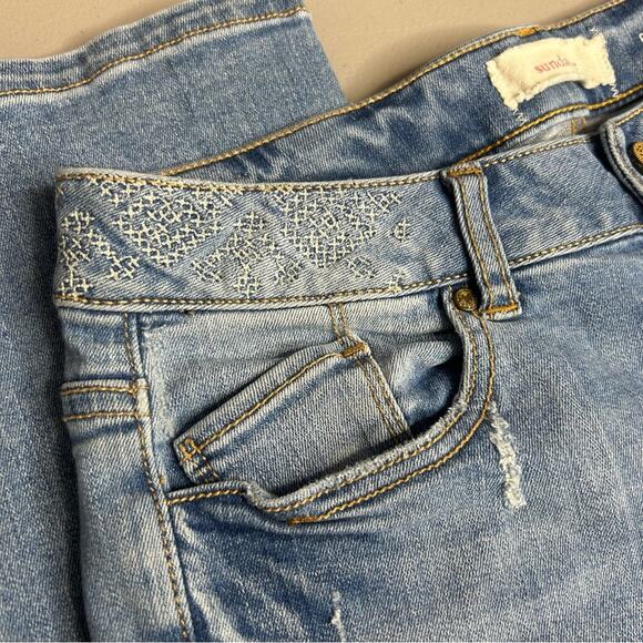 Sundance Denim Blue Jeans Distressed Knee White Embroidered Magnolia Womens - Picture 5 of 9